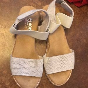 Woman’s sandals by sketchers size 9w